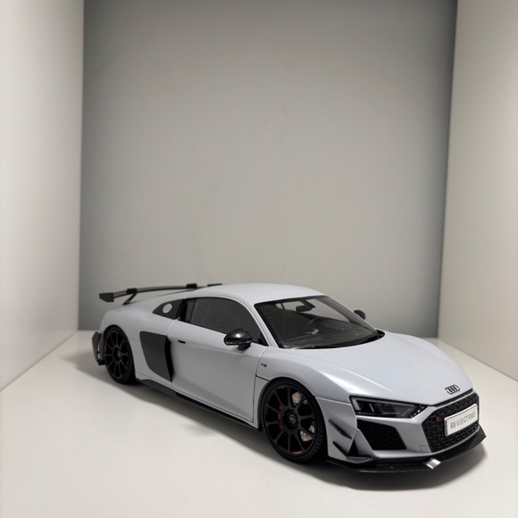 Audi r8 gt 1/18 - Picture 2 of 8